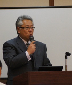 講演で説明する加藤誠也